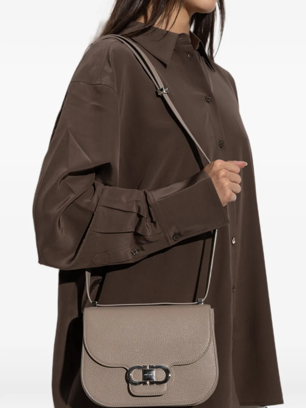 Ferragamo Gancini leren crossbodytas Bruin