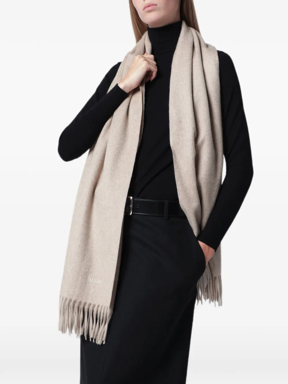 Max Mara Sjaal met geborduurd logo en franje Beige