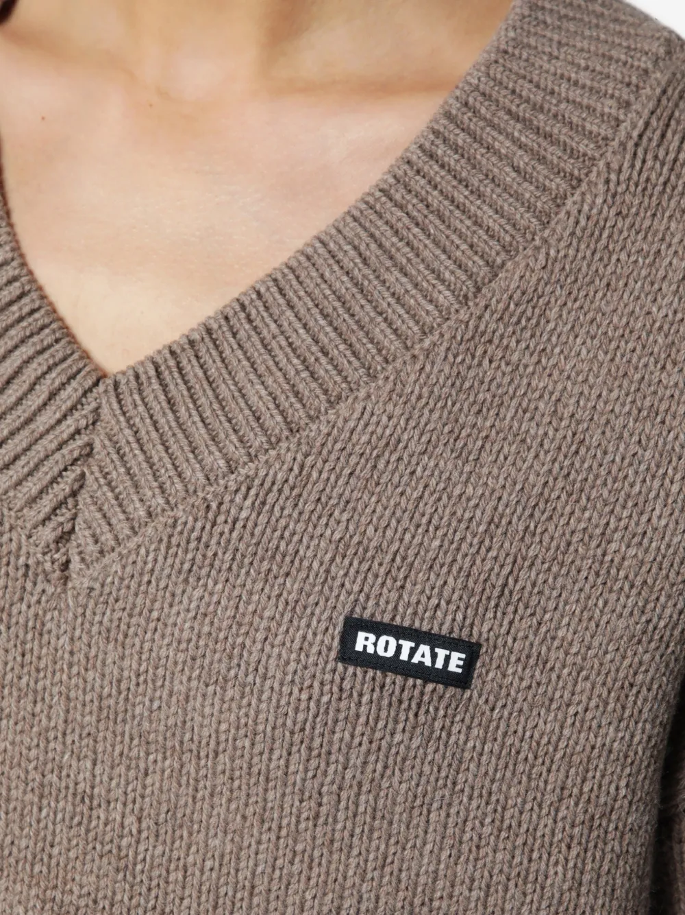 ROTATE BIRGER CHRISTENSEN Trui met V-hals en logopatch Beige