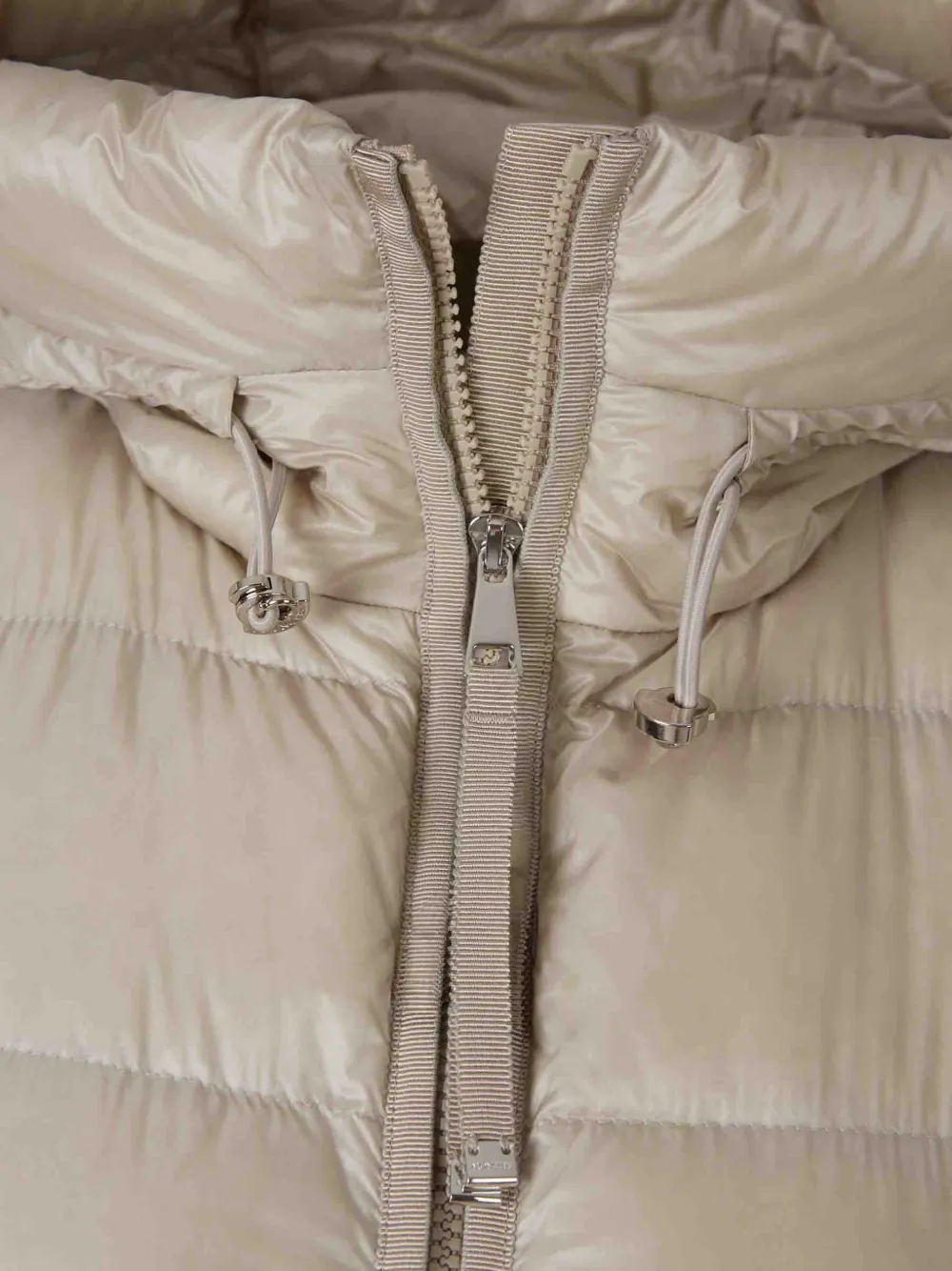 Moncler Suyenne gewatteerd donsjack Beige