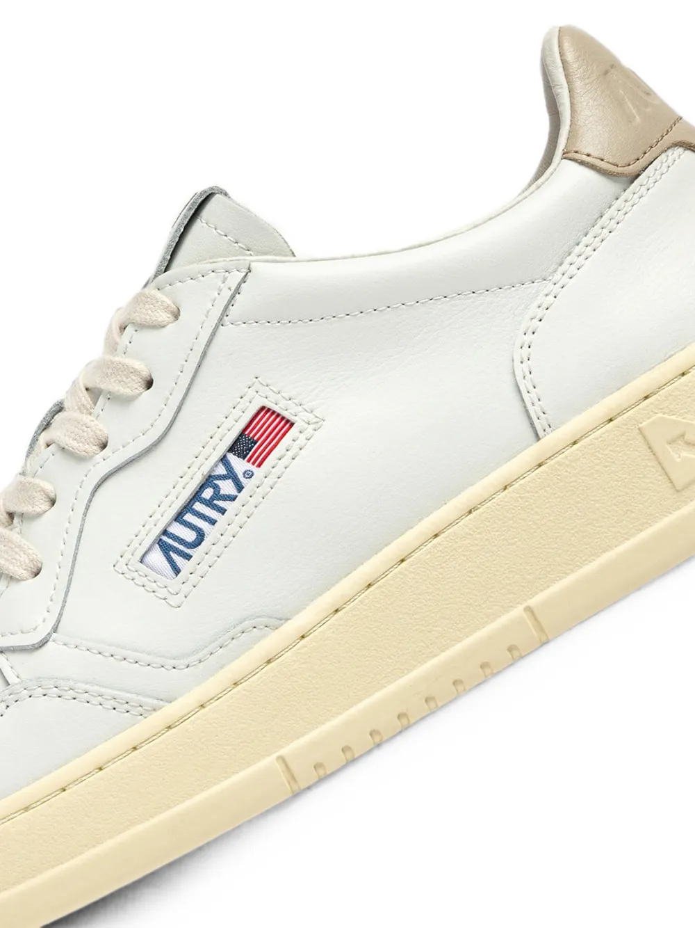 Autry Medalist perforated leather sneakers Wit