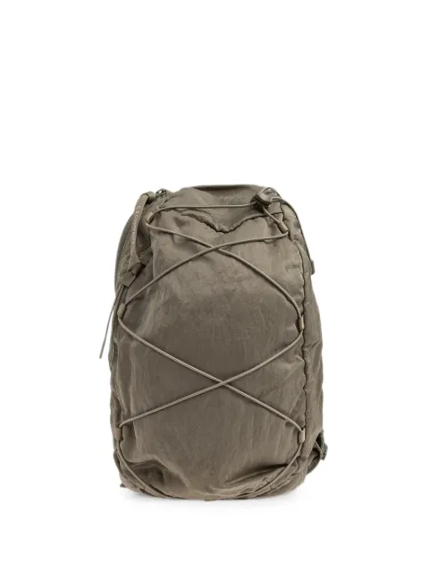 C.P. Company mochila con cuerda elástica