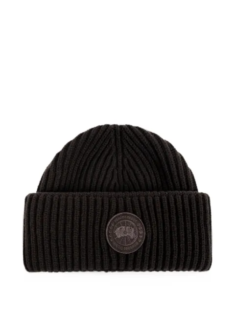 Canada Goose logo-patch ribbed-knit beanie hat