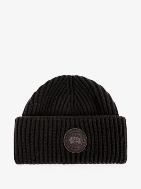 Canada Goose logo-patch ribbed-knit beanie hat