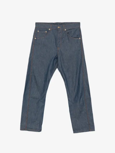 Moschino jeans con costuras en contraste