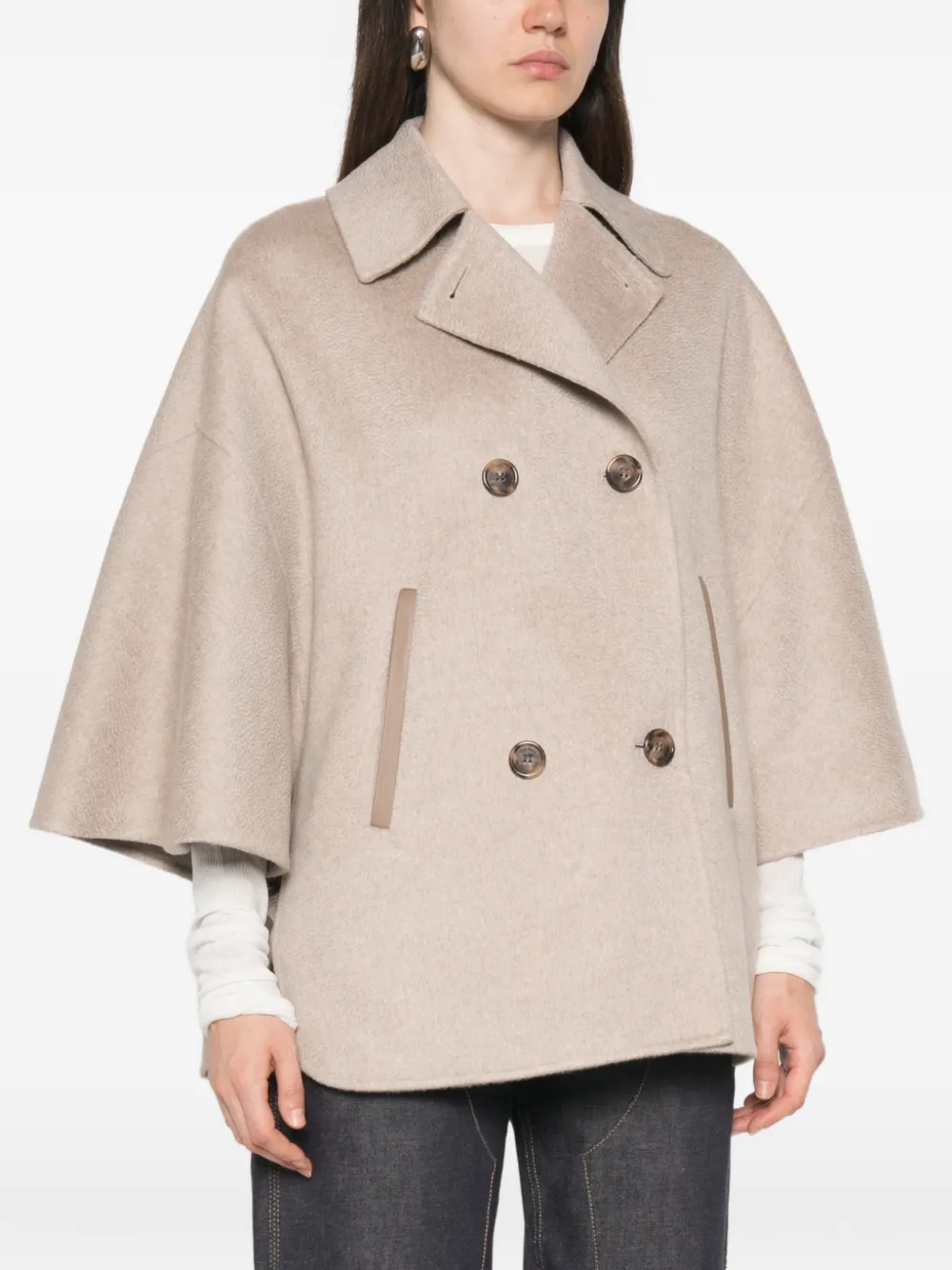 Max Mara Cape met dubbele rij knopen Beige