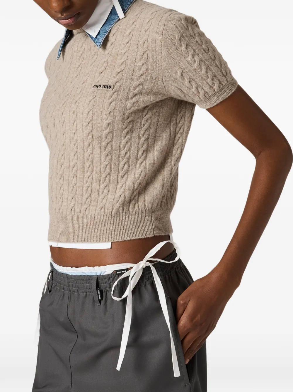 Miu Kabelgebreide trui met denim kraag Beige