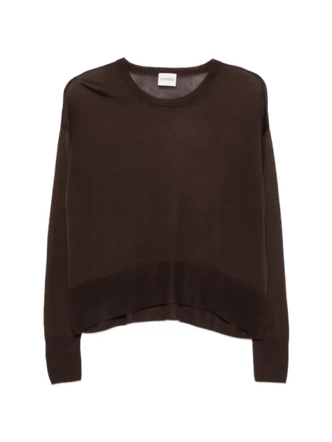 Closed fine-knit long-sleeve sweater
