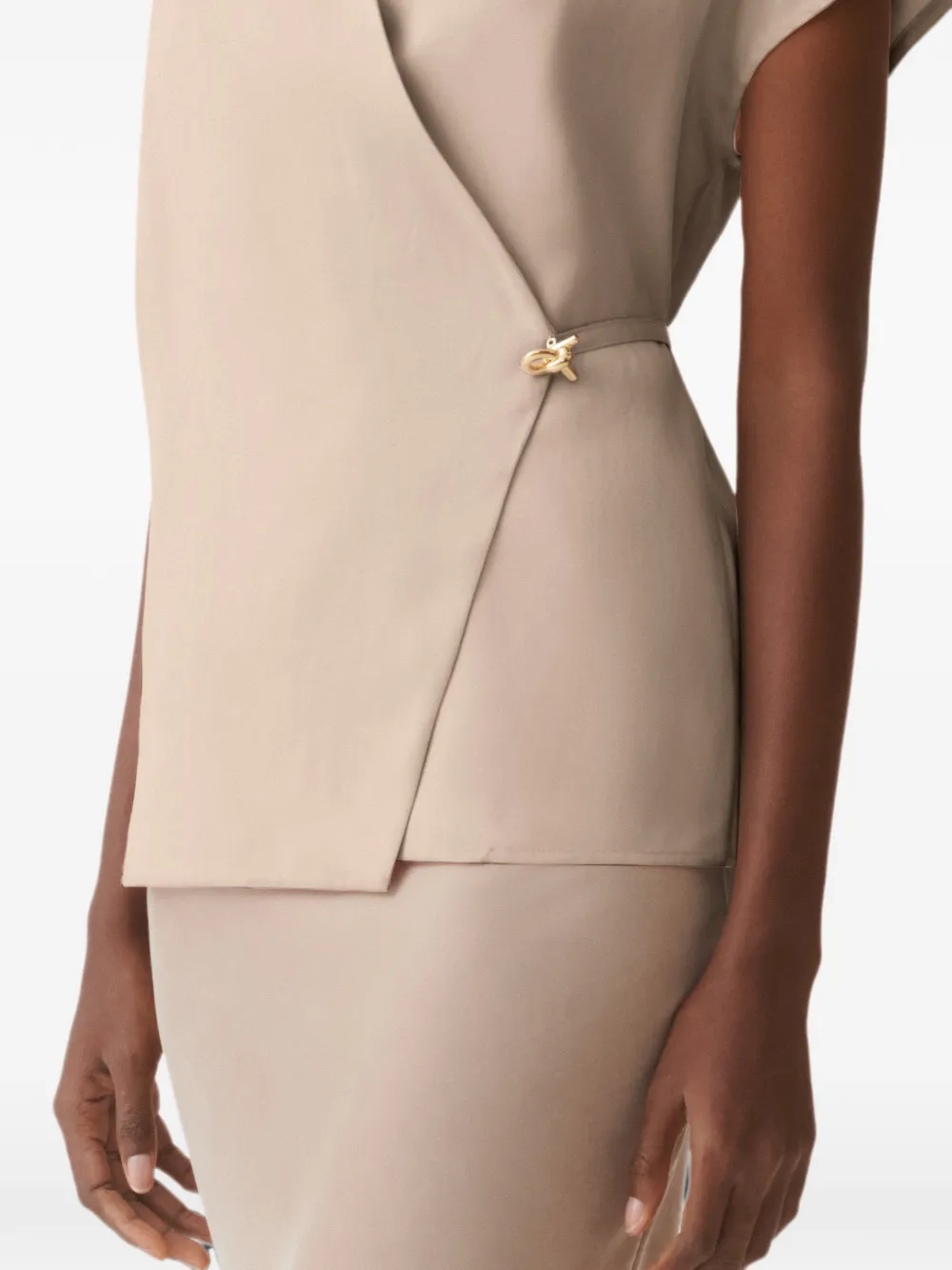 Fabiana Filippi Top met wikkel-design en ceintuur Beige