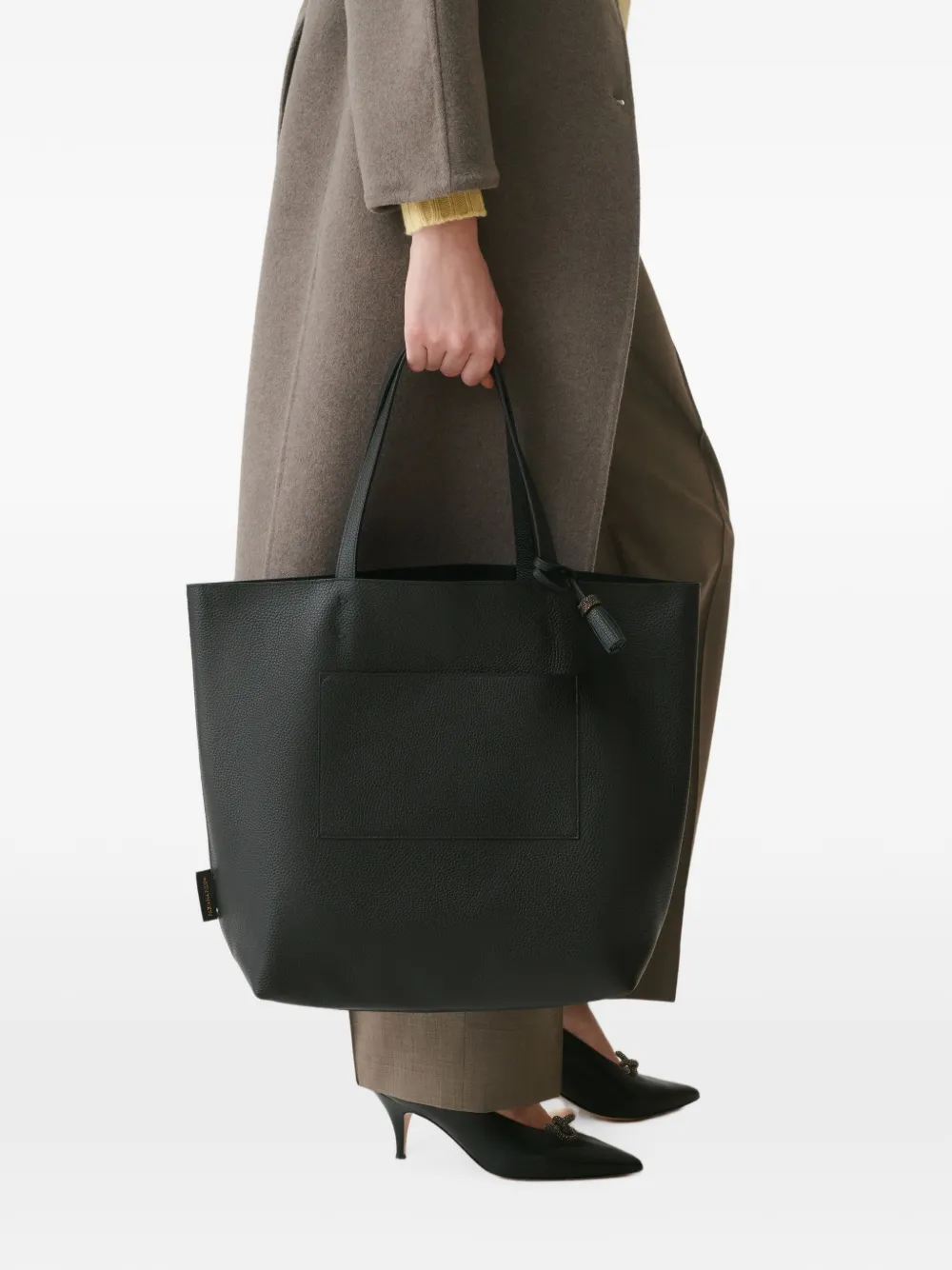 Fabiana Filippi Leren shopper met textuur en kwastje Zwart