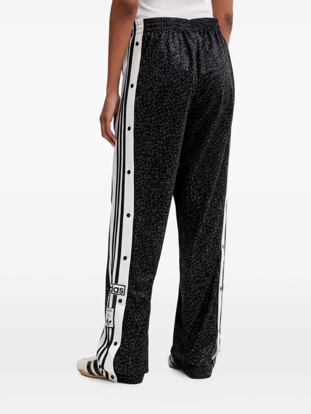 adidas AOP Adi-Break trainingsbroek met luipaard-print en zijstreep Zwart