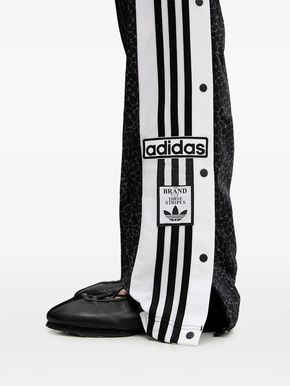 adidas AOP Adi-Break trainingsbroek met luipaard-print en zijstreep Zwart