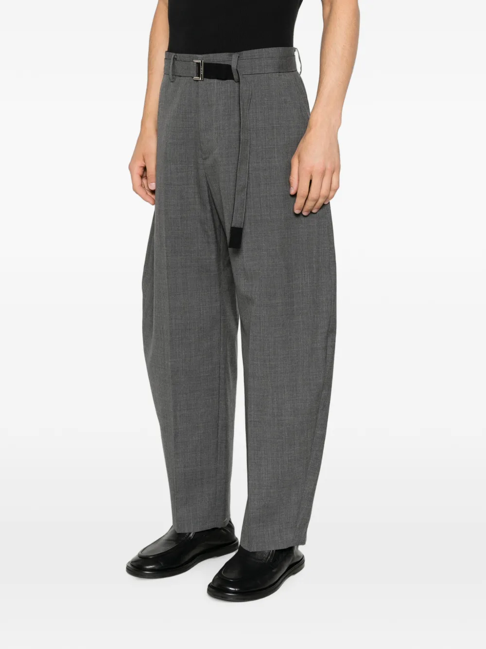 sacai belted wide-leg trousers Grijs