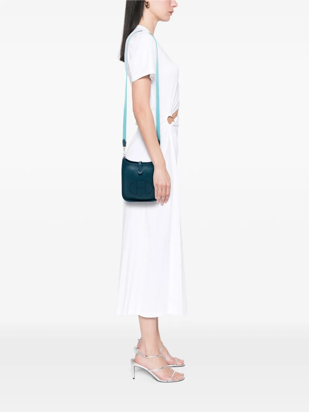Hermès Pre-owned 2015 Clemence Evelyne 16 Amazone Crossbody Bag in Blue, view 2