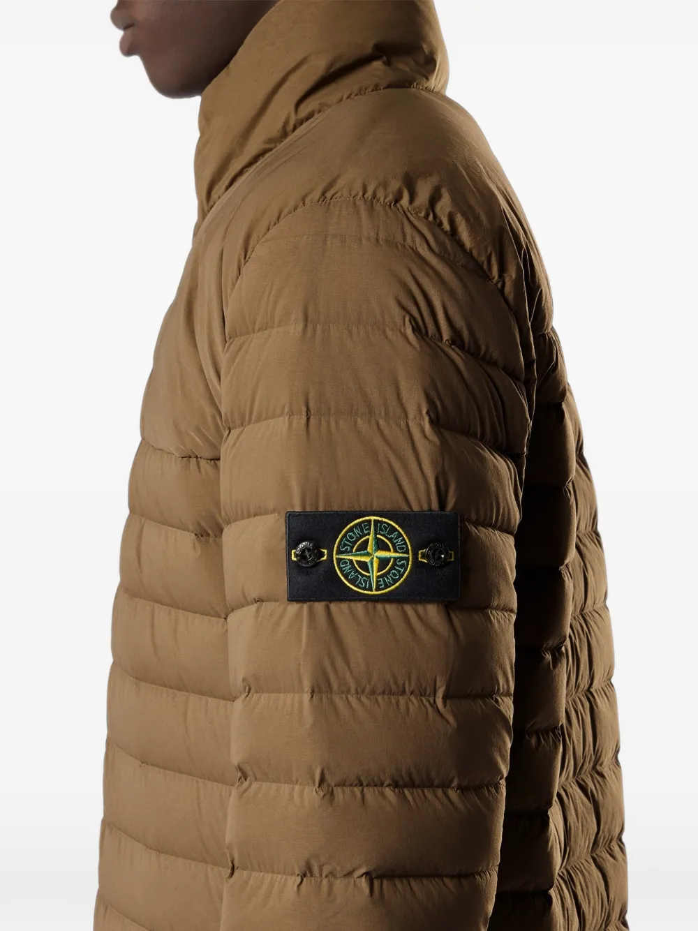 Stone Island 4100067 naadloos nylon donsjack Bruin