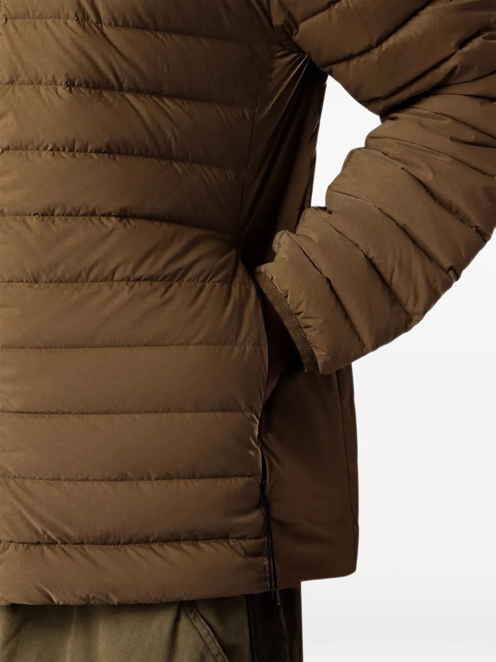 Stone Island 4100067 naadloos nylon donsjack Bruin