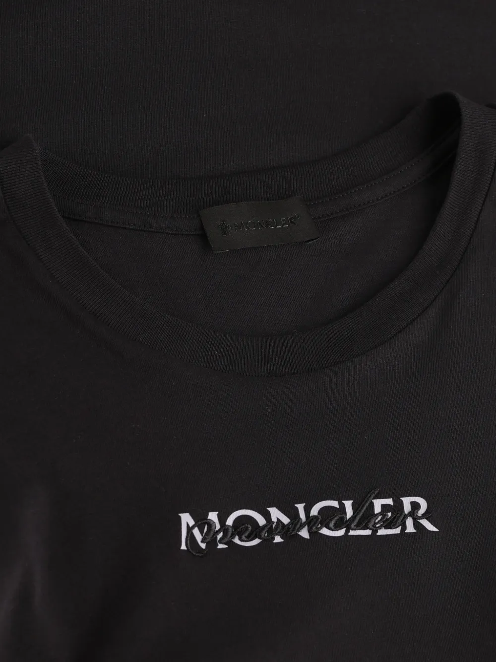 Moncler T-shirt met geborduurd logo Zwart