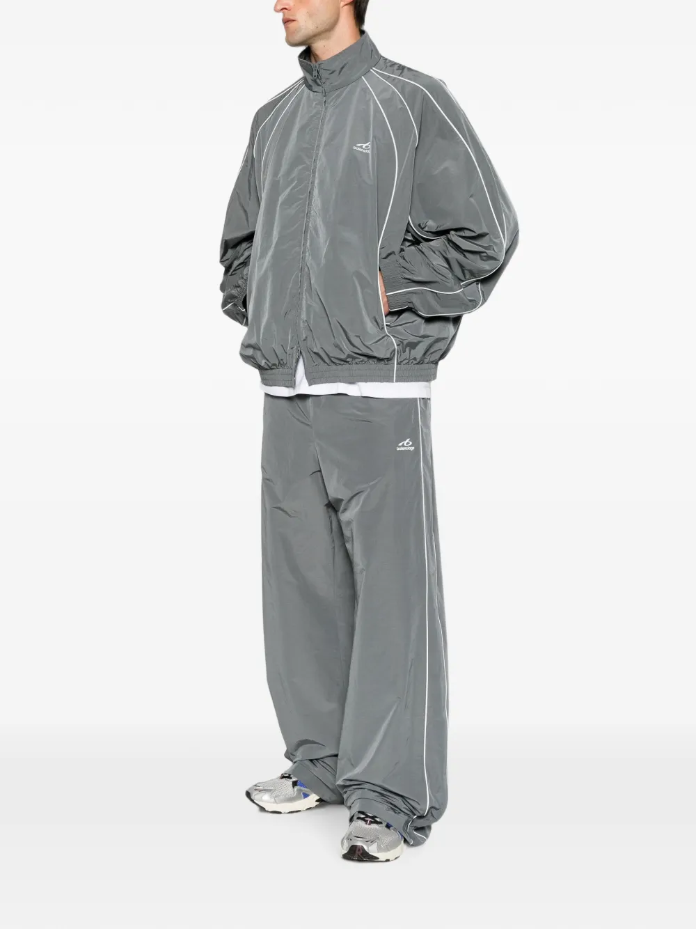 Balenciaga Trainingsbroek met wijde pijpen en biesdetails Grijs