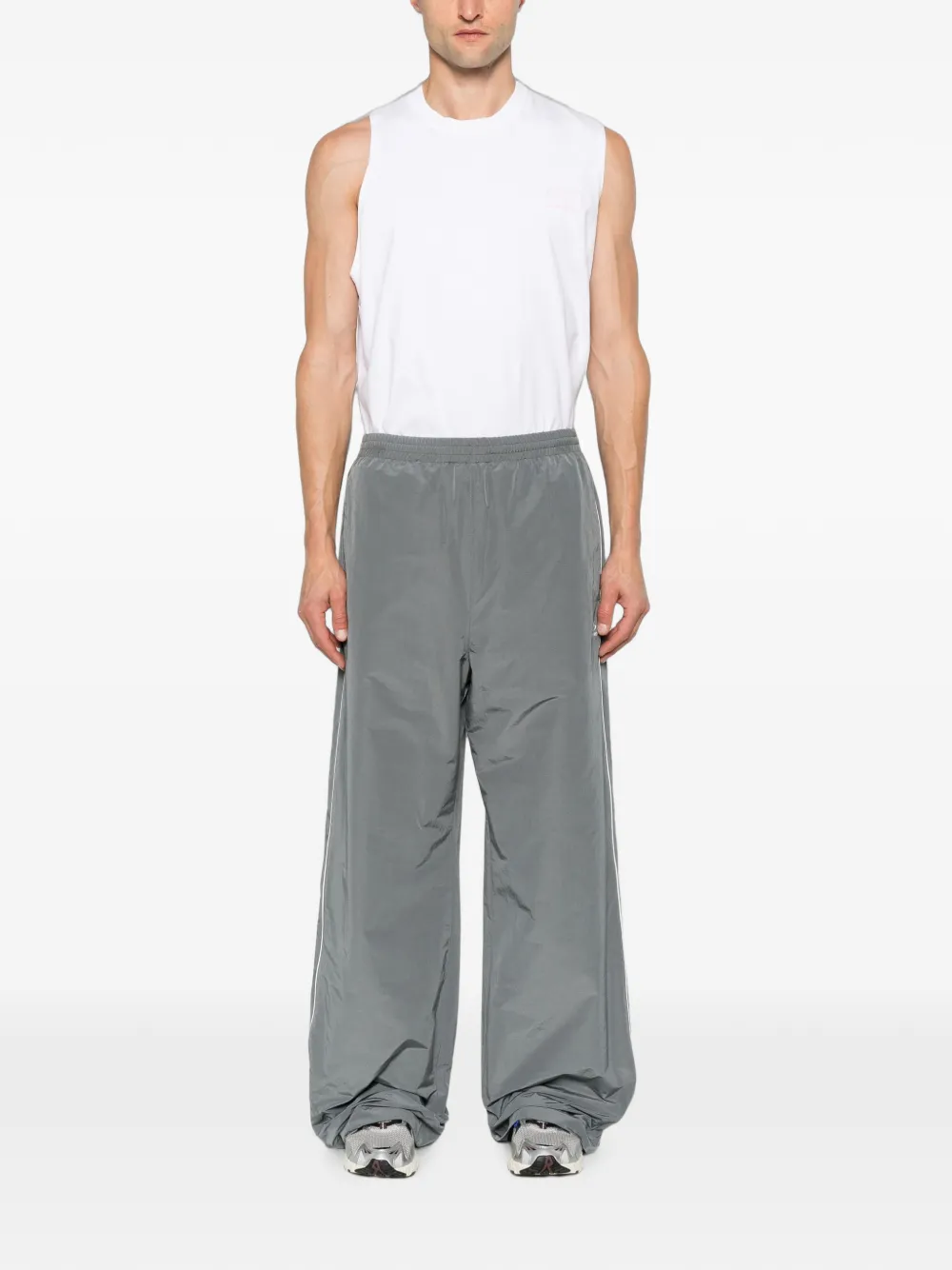 Balenciaga Trainingsbroek met wijde pijpen en biesdetails Grijs