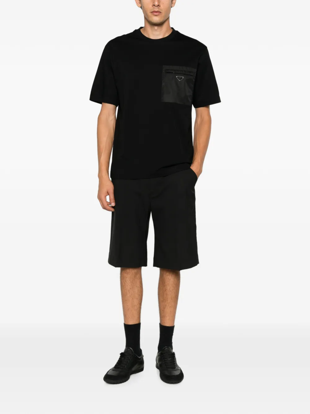 Prada T-shirt met logoplakkaat en opgestikte zak Zwart