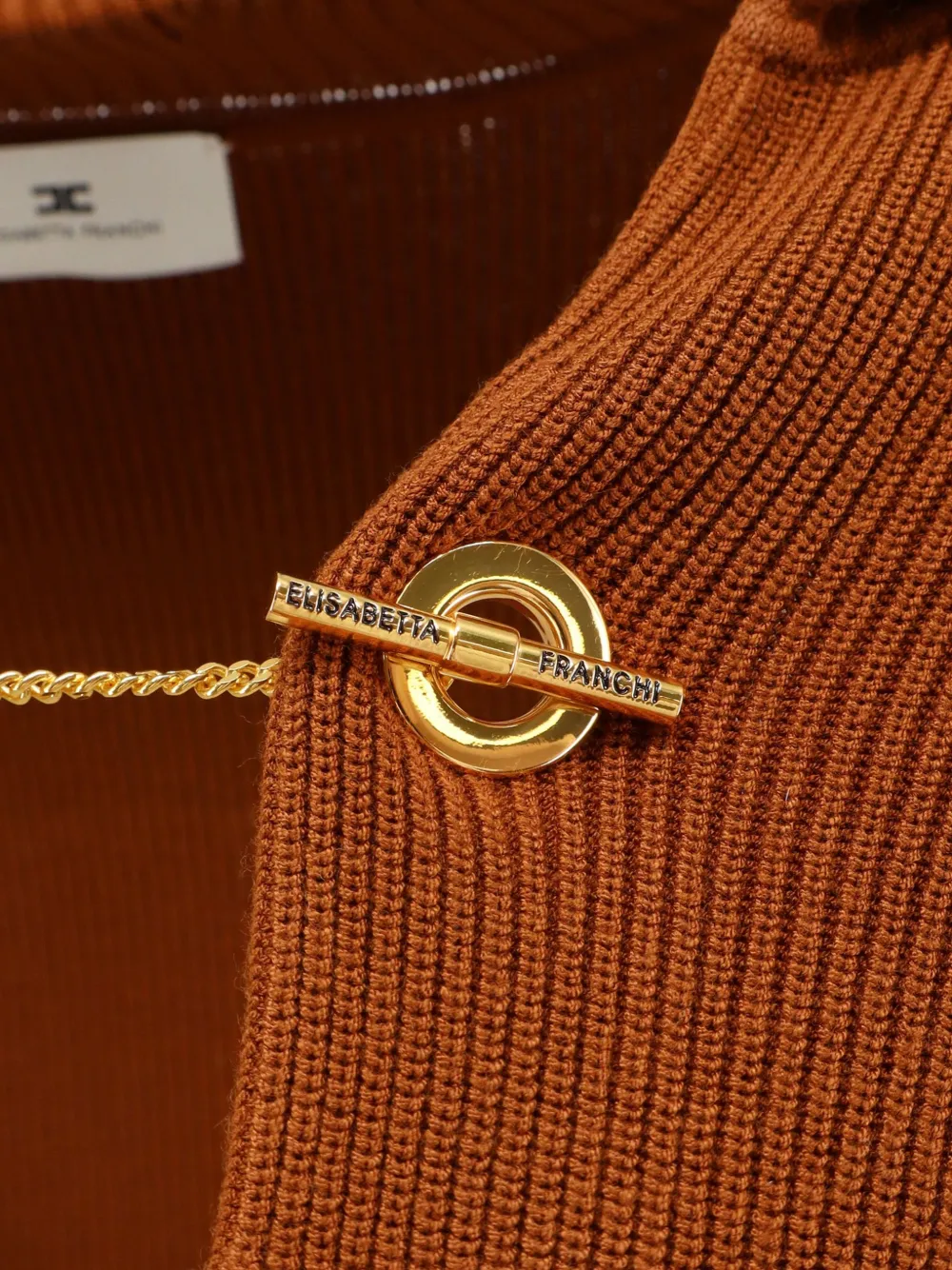 Elisabetta Franchi Ribgebreide midi-jurk met houtje-touwtje-sluiting Bruin
