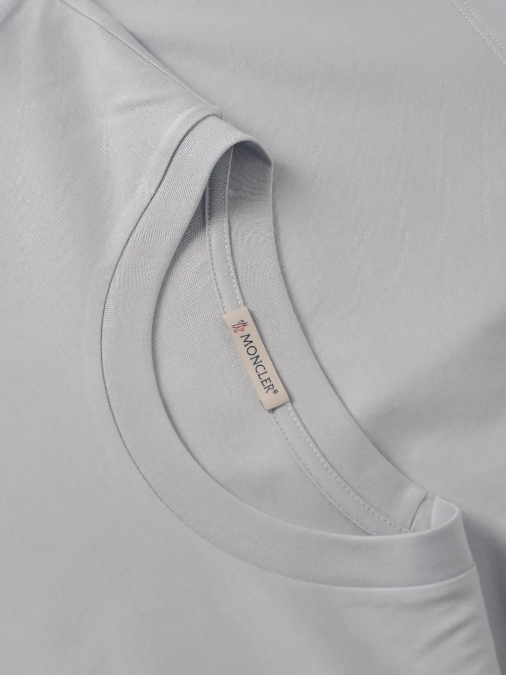 Moncler logo-patch T-shirt Wit