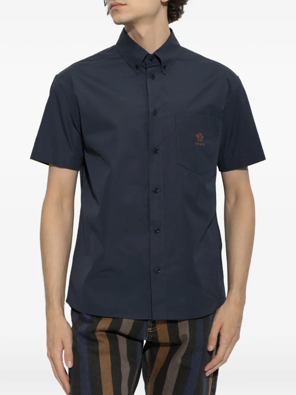 Versace Blouse met Medusa-borduurwerk en opgestikte zak Blauw
