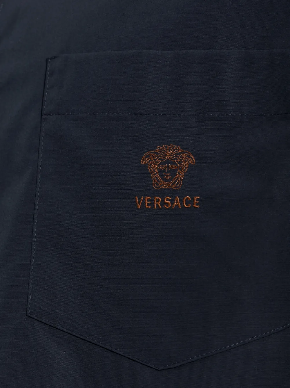 Versace Blouse met Medusa-borduurwerk en opgestikte zak Blauw