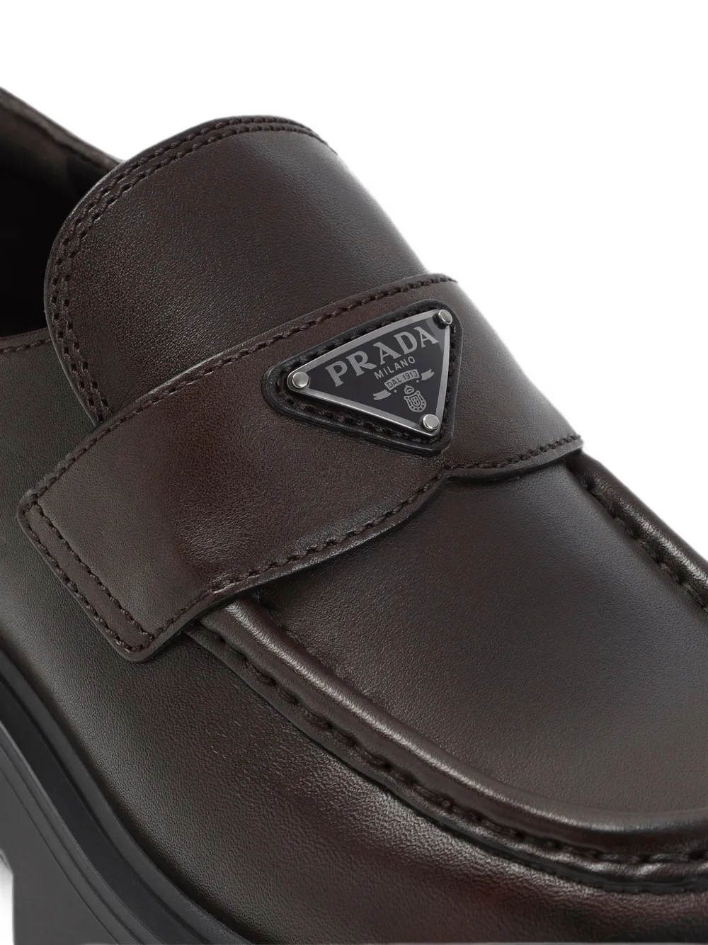 Prada logo-plaque loafers Bruin