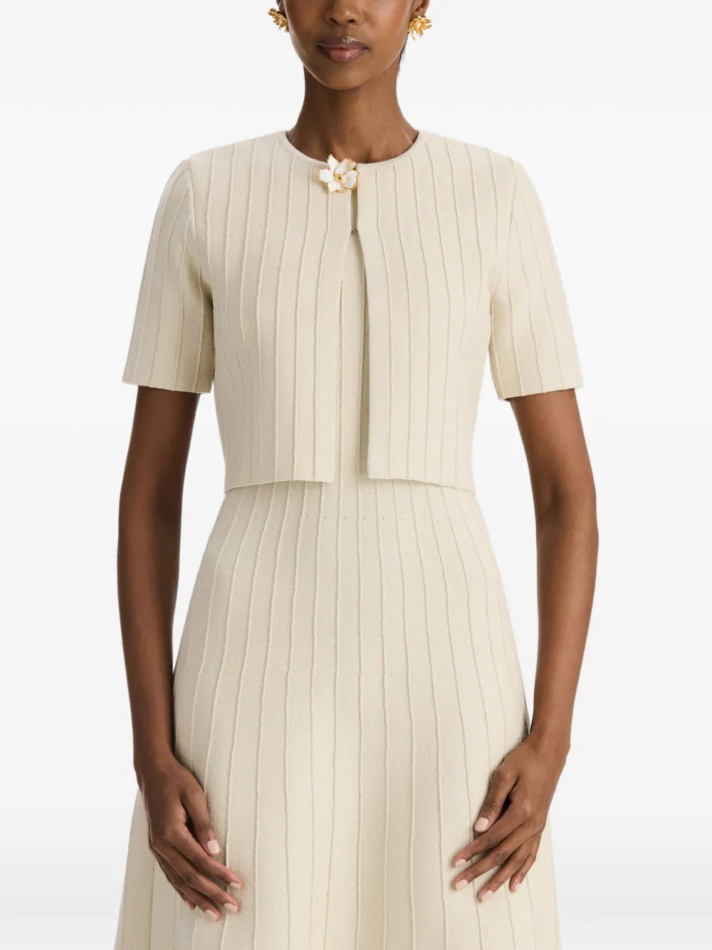 Oscar de la Renta Ottoman Floral-embellished Short-sleeved Cropped Cardigan in Neutrals, view 3