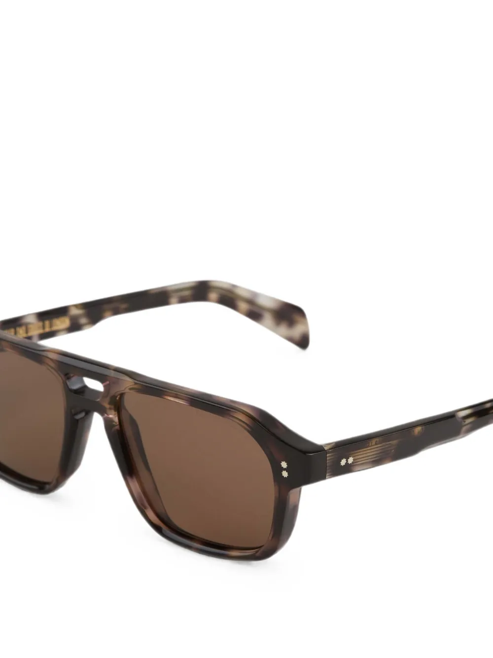 Cutler & Gross Zonnebril met piloten montuur en schildpadschild design Bruin