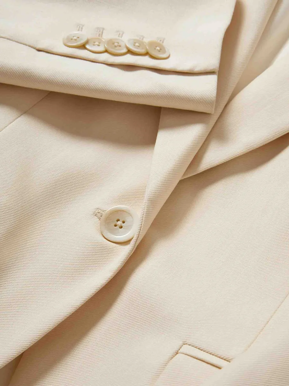 Veronica Beard Chandler Dickey blazer met enkele rij knopen en gesmockte achterkant Beige