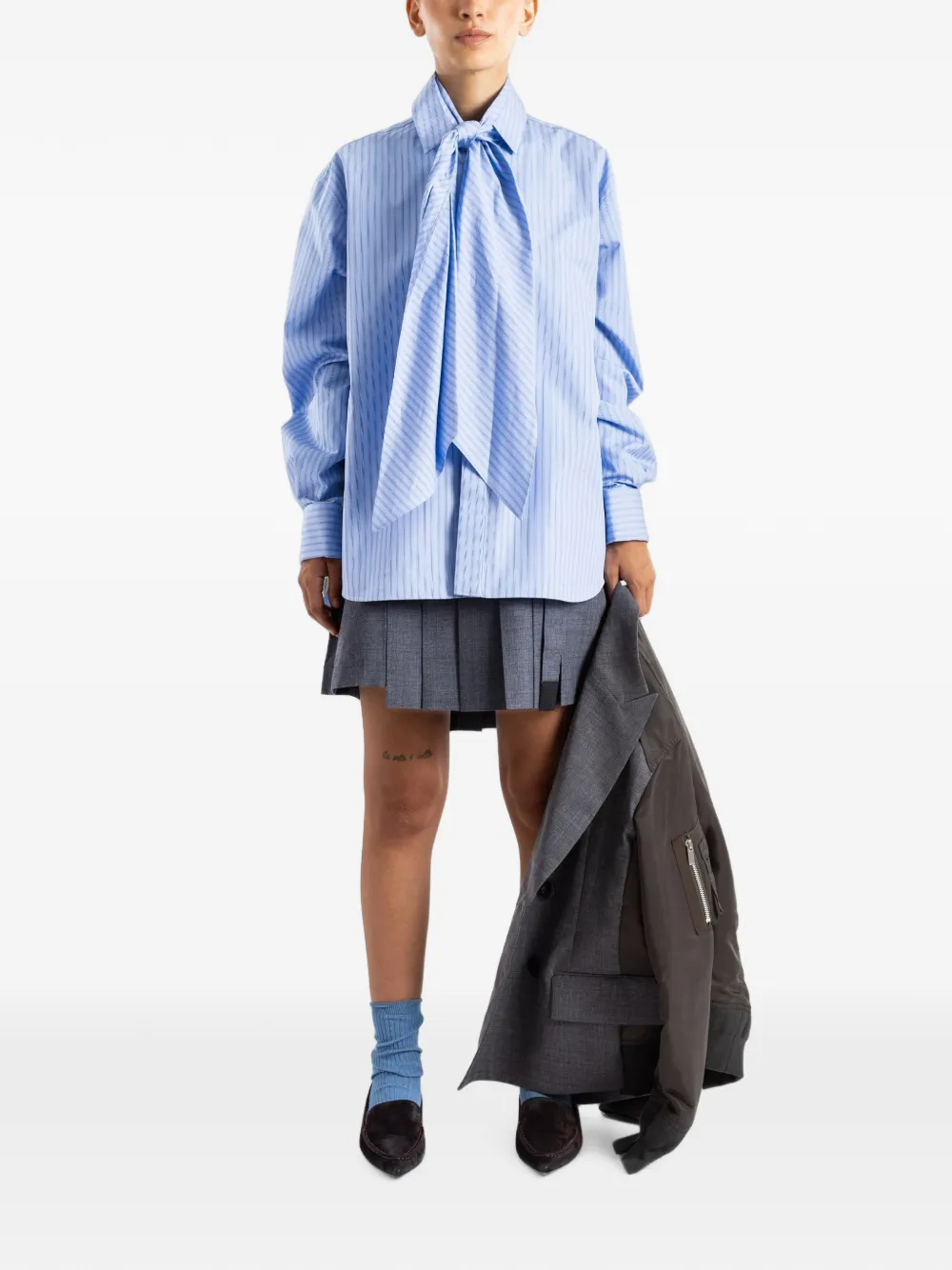 sacai striped tie-neck shirt Blauw
