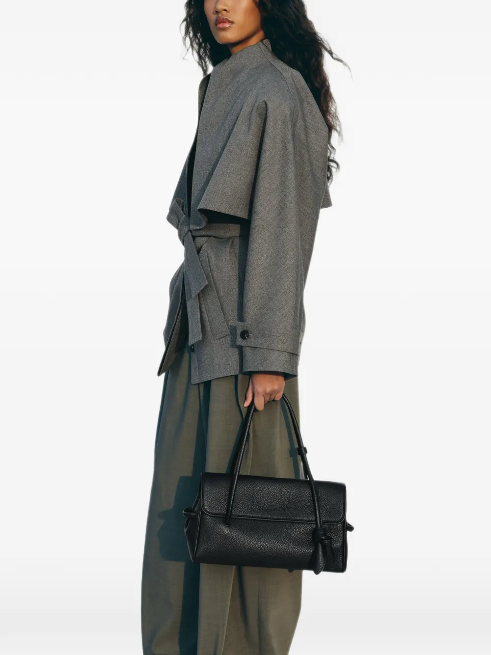 Jacquemus Le Turi leren schoudertas met geknoopt detail Zwart
