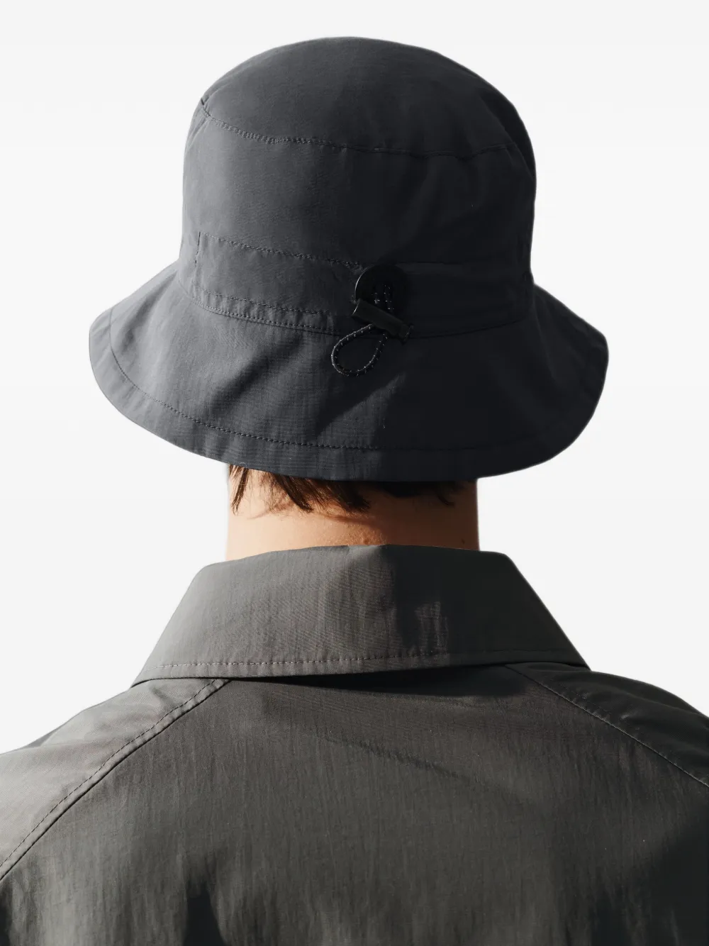Jacquemus The Baluchon vissershoed Grijs