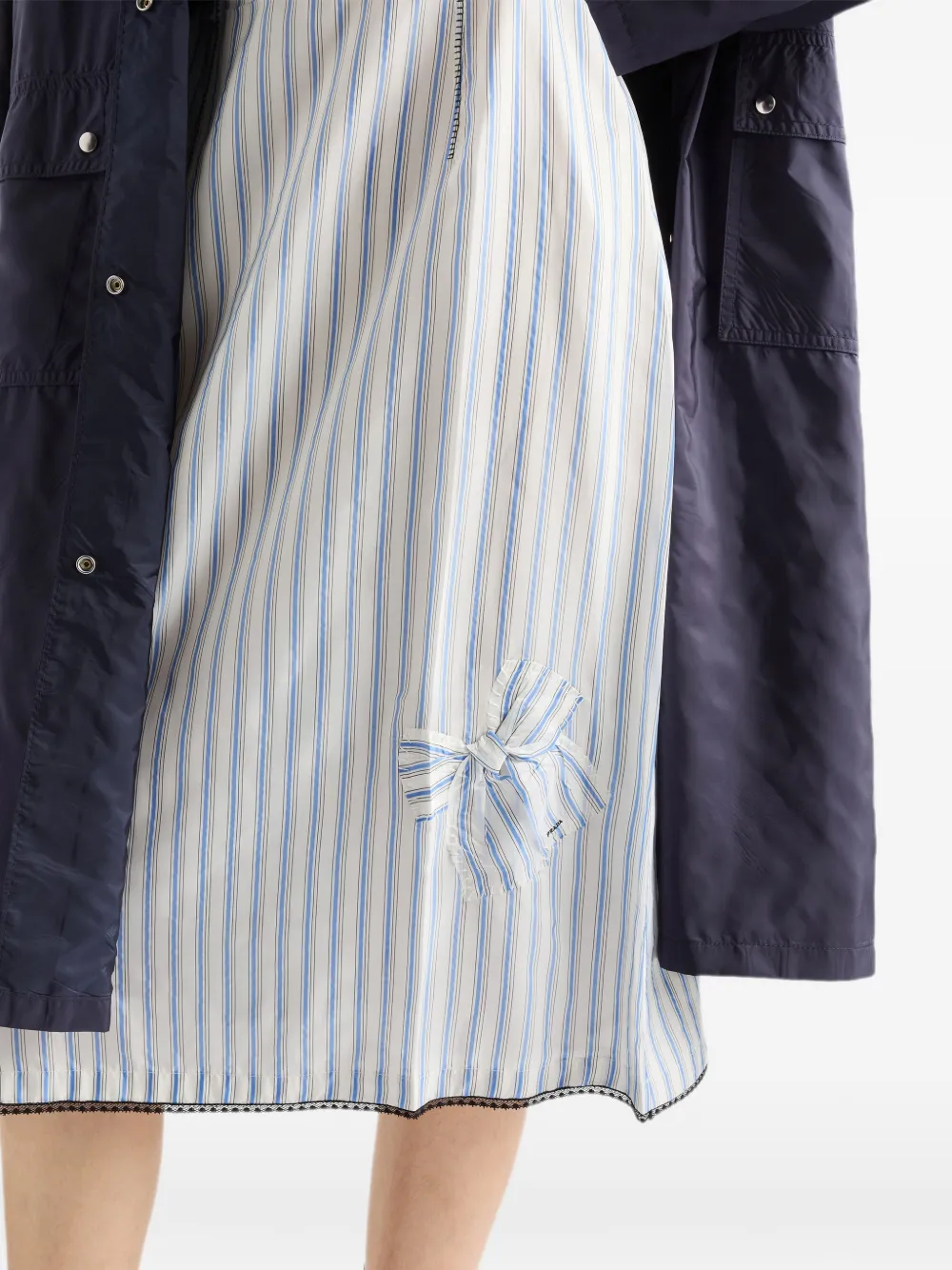 Prada Gestreepte jurk met strik Wit
