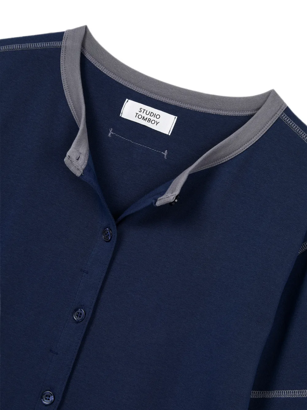 TOMBOY Gelaagde button-down sweater met lange mouwen en katoenen print Blauw