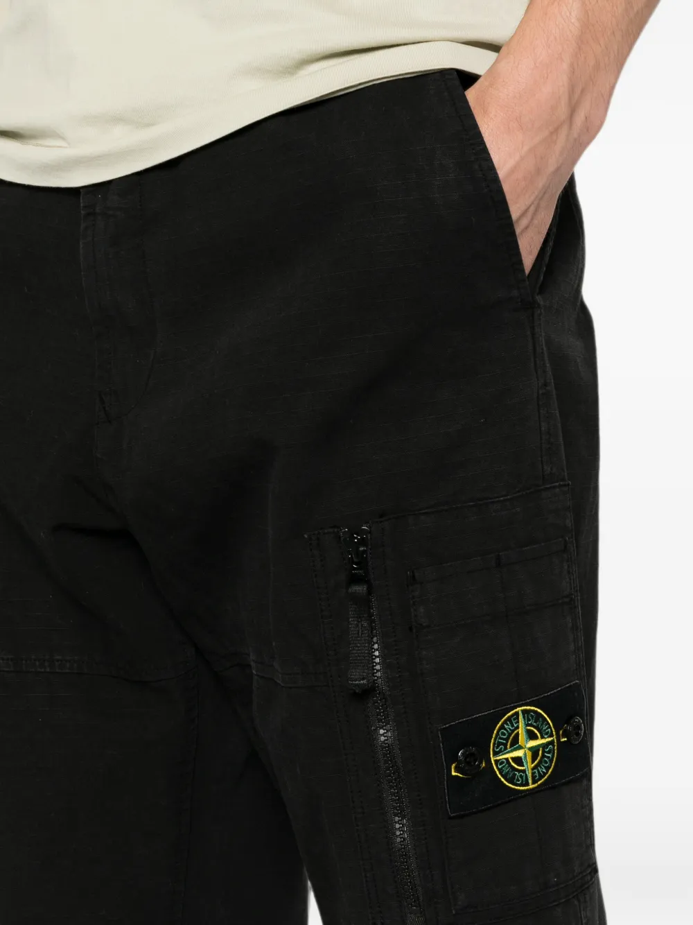 Stone Island 3100015 ruimvallende katoenen Ripstop cargo broek met rits en drukknoopzakken Zwart
