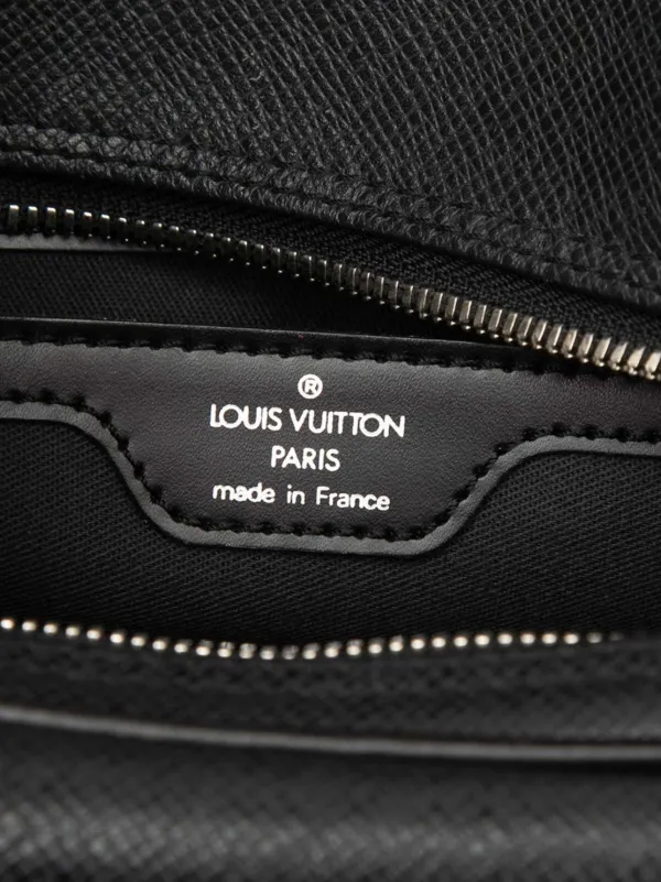 Louis Vuitton Pre-Owned 2001 Taiga Reporter PM Crossbody Bag