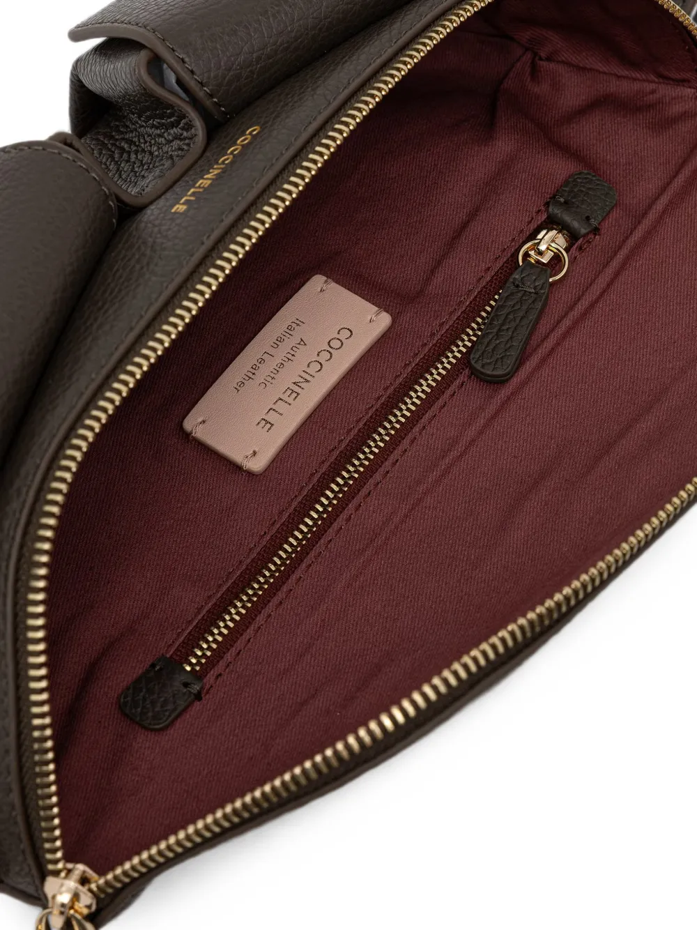 Coccinelle Kleine Mavery crossbodytas van bewerkt leer met zak Bruin