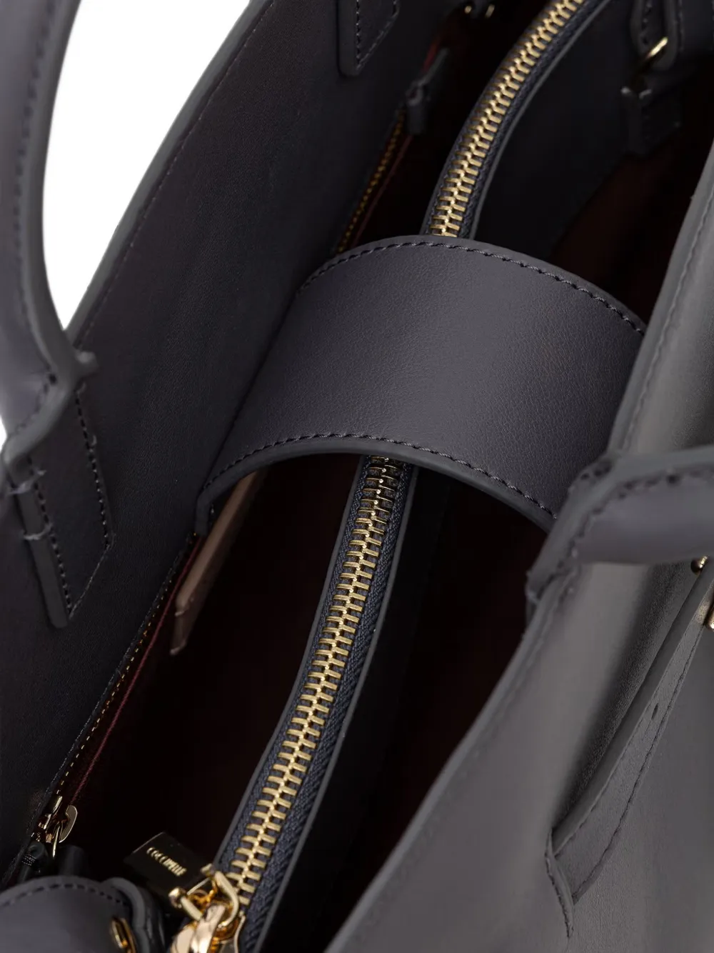 Coccinelle Sabine kleine leren shopper met gespdetail Grijs