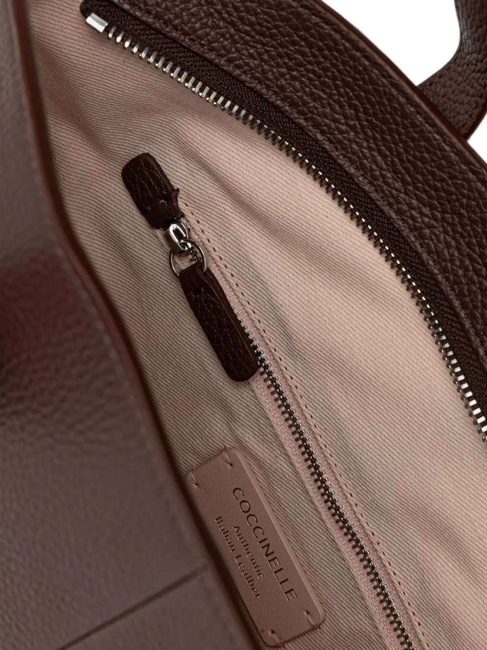 Coccinelle Shopper van bewerkt leer met gespdetail Rood