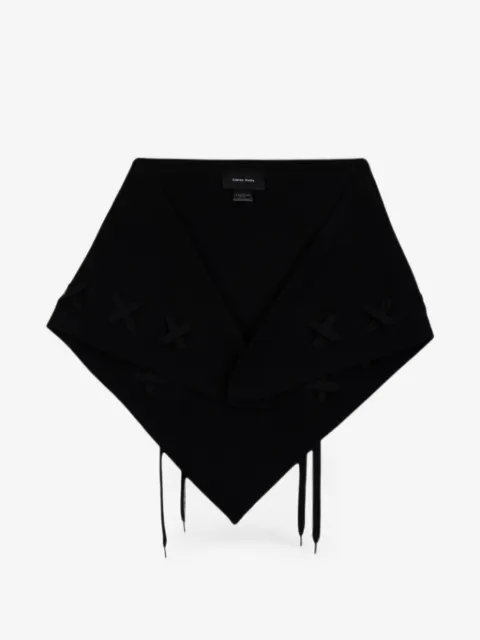 Simone Rocha mascada con agujetas