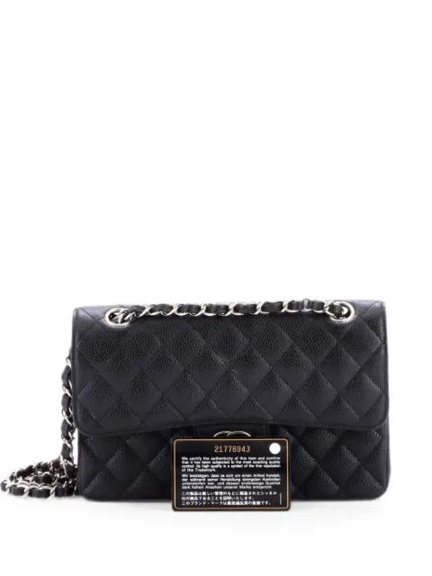 CHANEL Pre-Owned bolso de hombro Clásico de cuero caviar con diseño acolchado y solapa doble