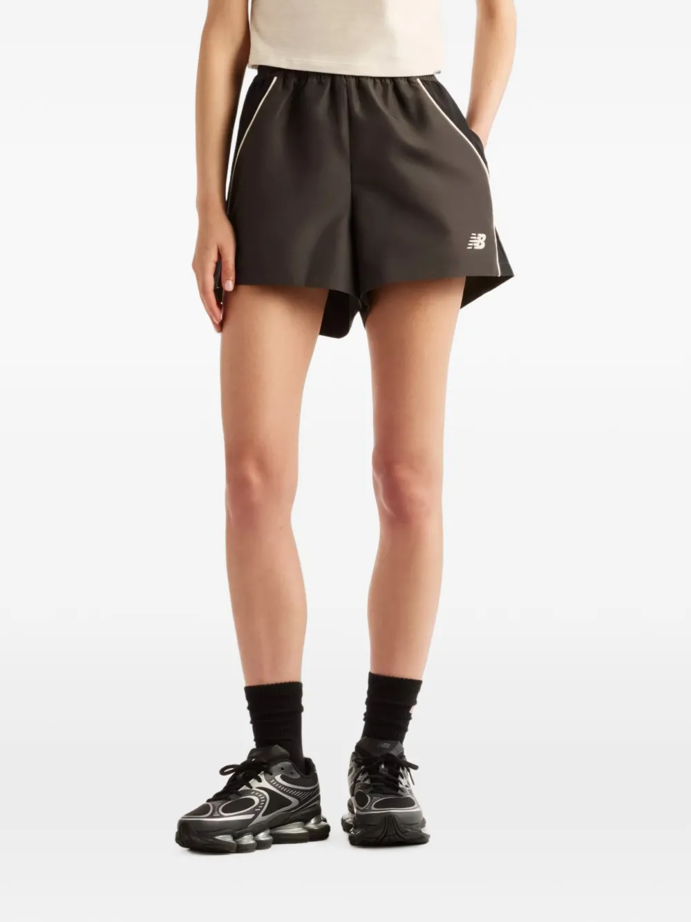 New Balance Trackside woven shorts Grijs