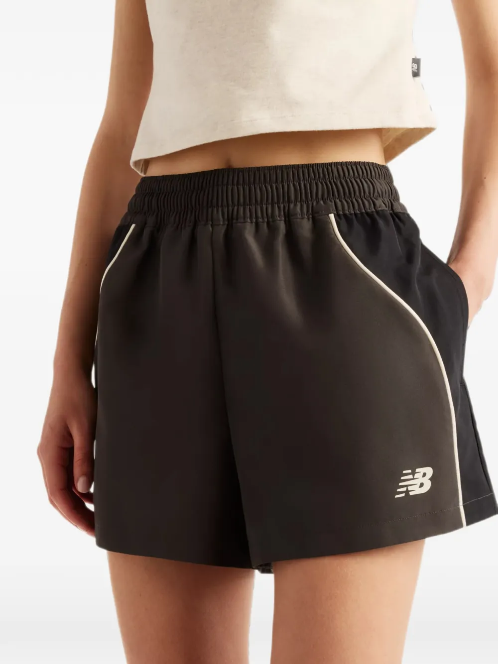 New Balance Trackside woven shorts Grijs