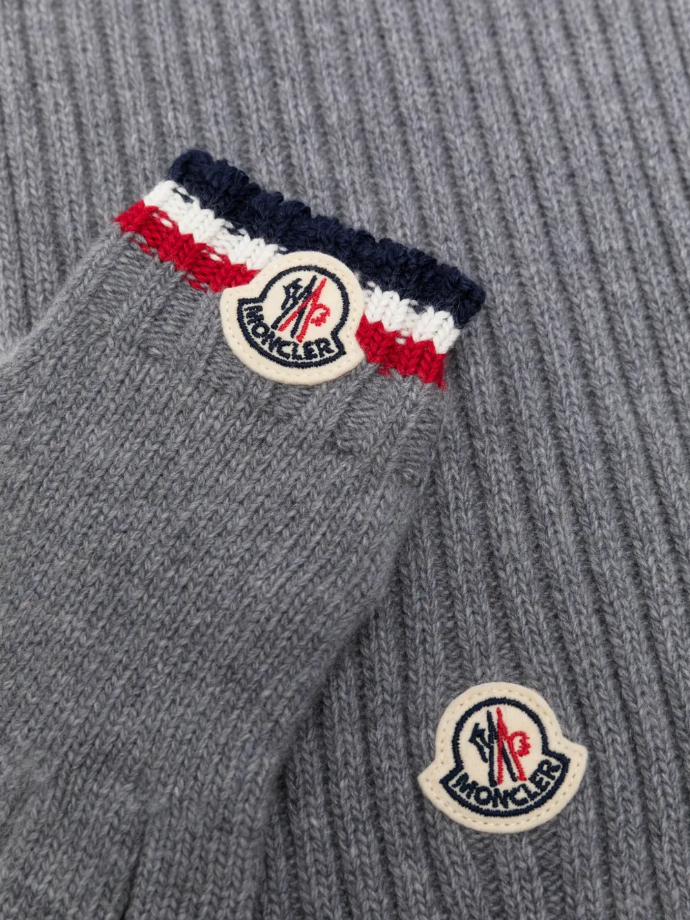 Moncler Enfant Ribgebreide sjaal en handschoenen met logopatch Grijs