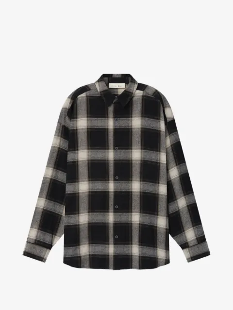 FEAR OF GOD ESSENTIALS قميص بنقش كاروهات مضفرة وطبعة شعار الماركة