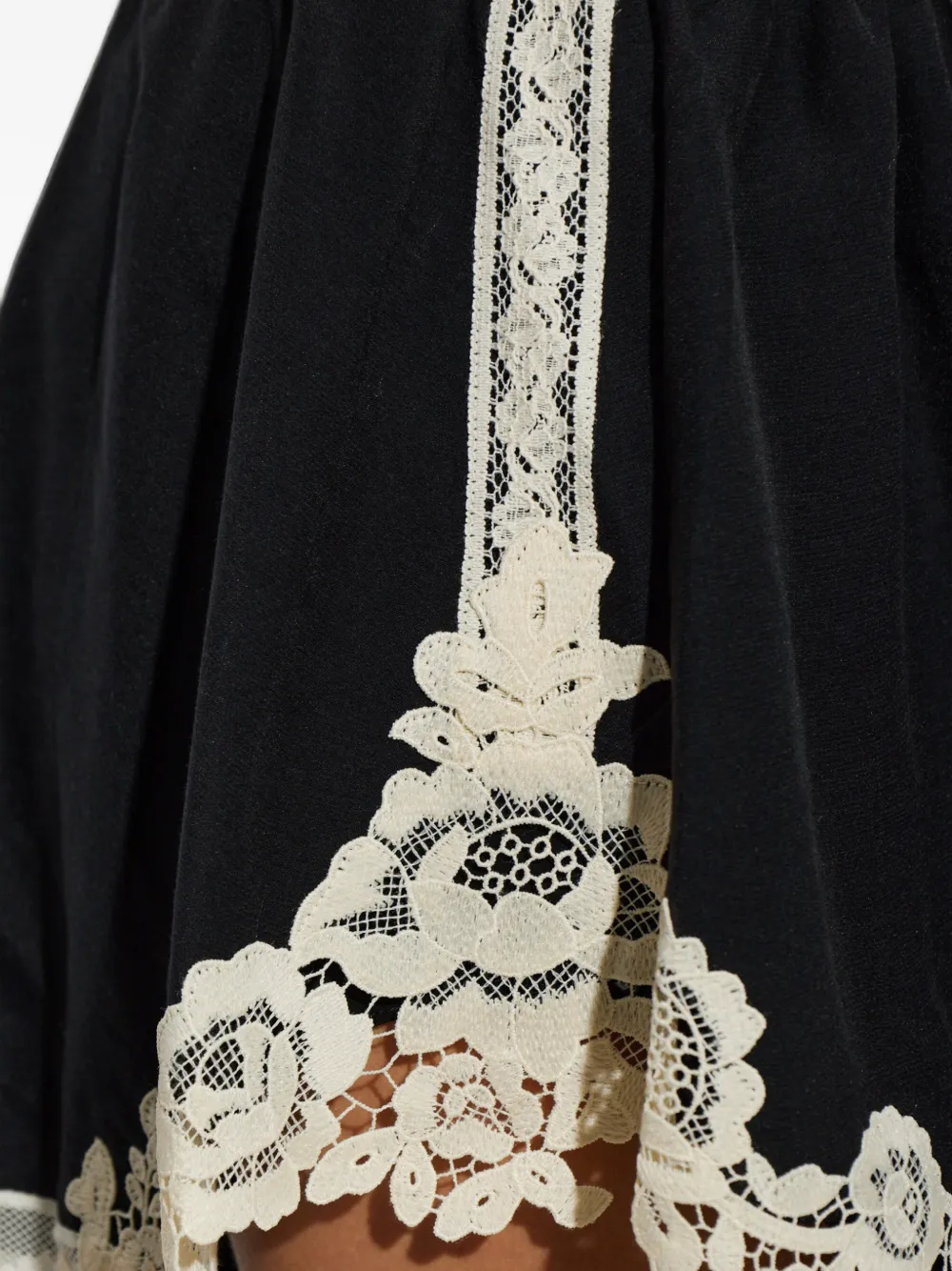 ZIMMERMANN Shorts met afwerking van kant Zwart