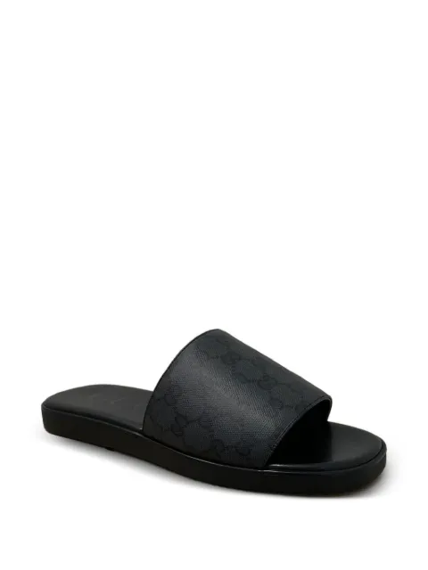 Gucci flip flops con motivo GG